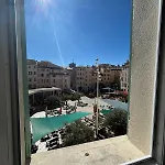 La D'hotel De L'equerre * Tolón