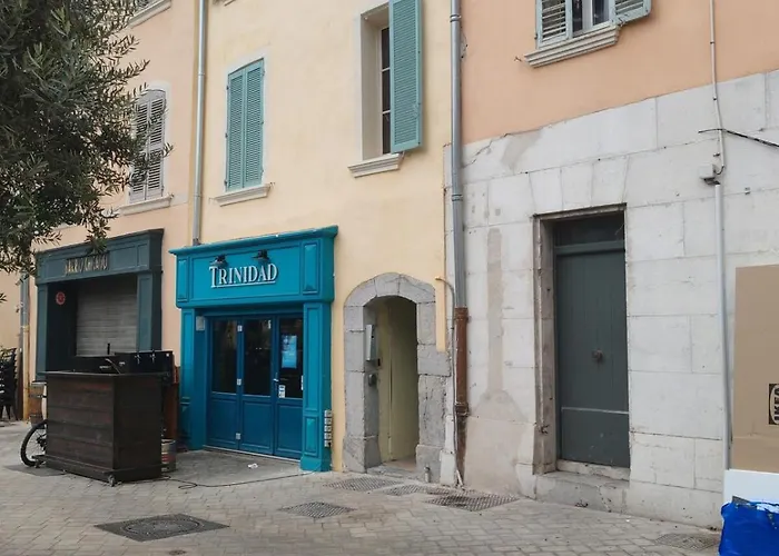 La D'hotel De L'equerre * טולון